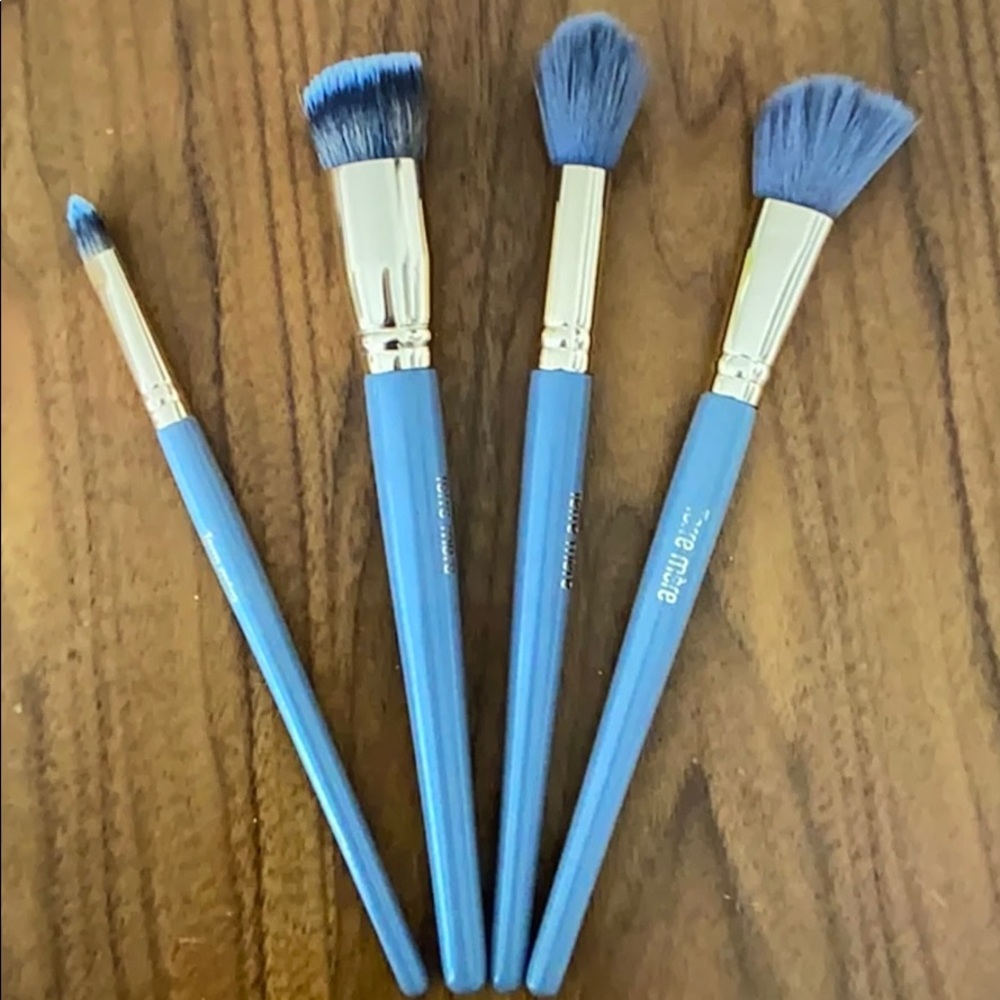 Professional makeup brushes. Excellent condition.